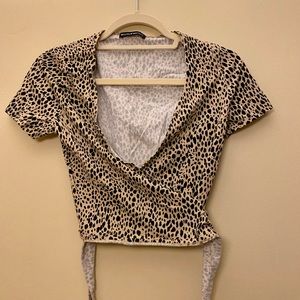 RARE Brandy Melville Print Front Tie Top - $20